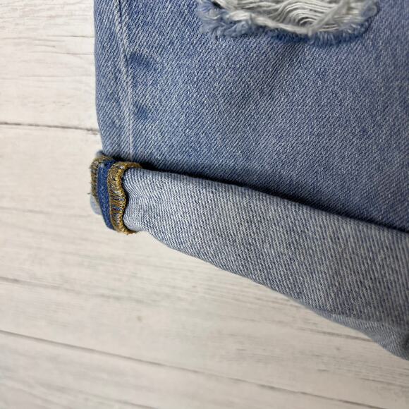 Levis Shorts Womens Size 8-10 Light Wash Button Fly Denim Distressed 100% Cotton - Picture 5 of 16